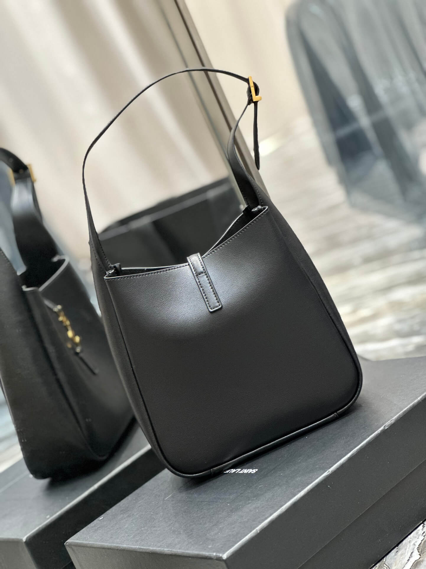 YSL Explosive Style LE 5A7 Underarm Bag