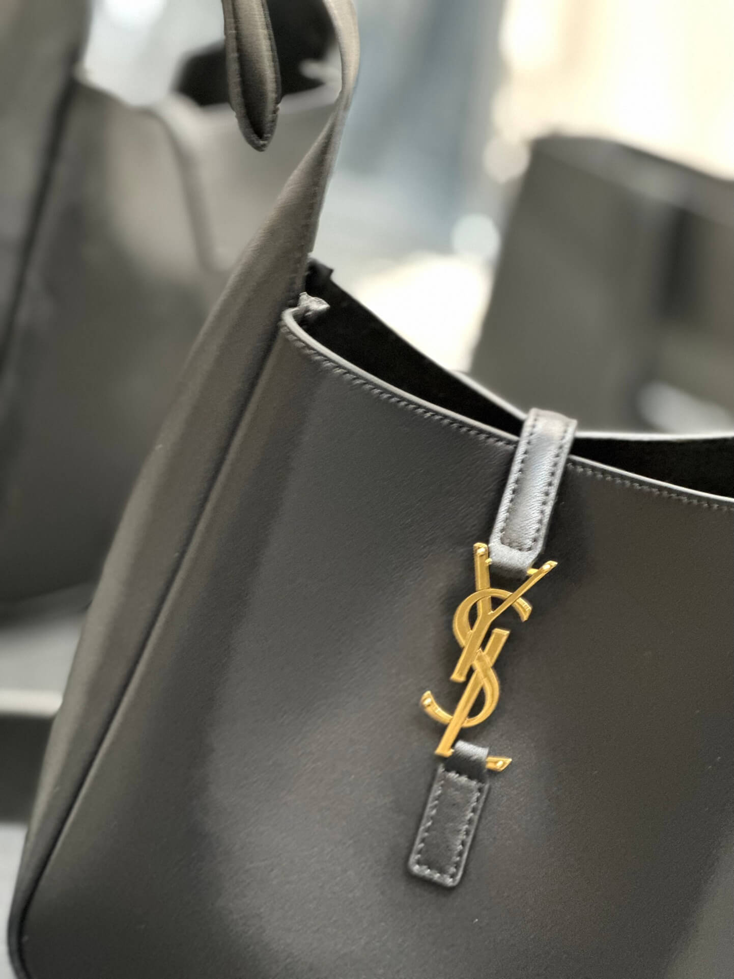 YSL Explosive Style LE 5A7 Underarm Bag