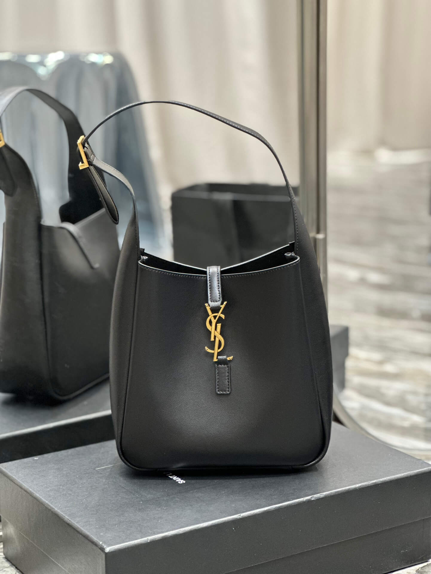 YSL Explosive Style LE 5A7 Underarm Bag