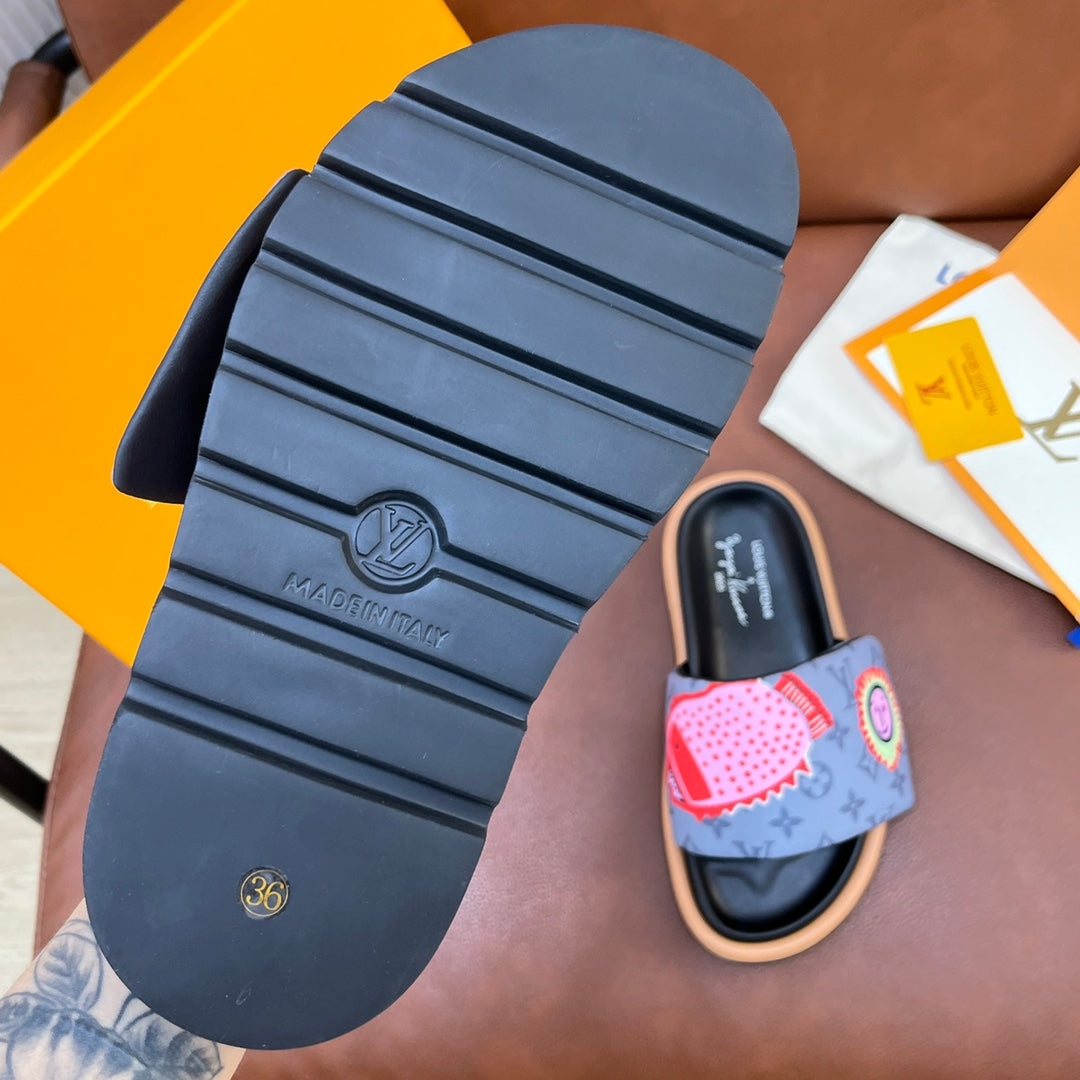 LV Latest Embossed Slippers