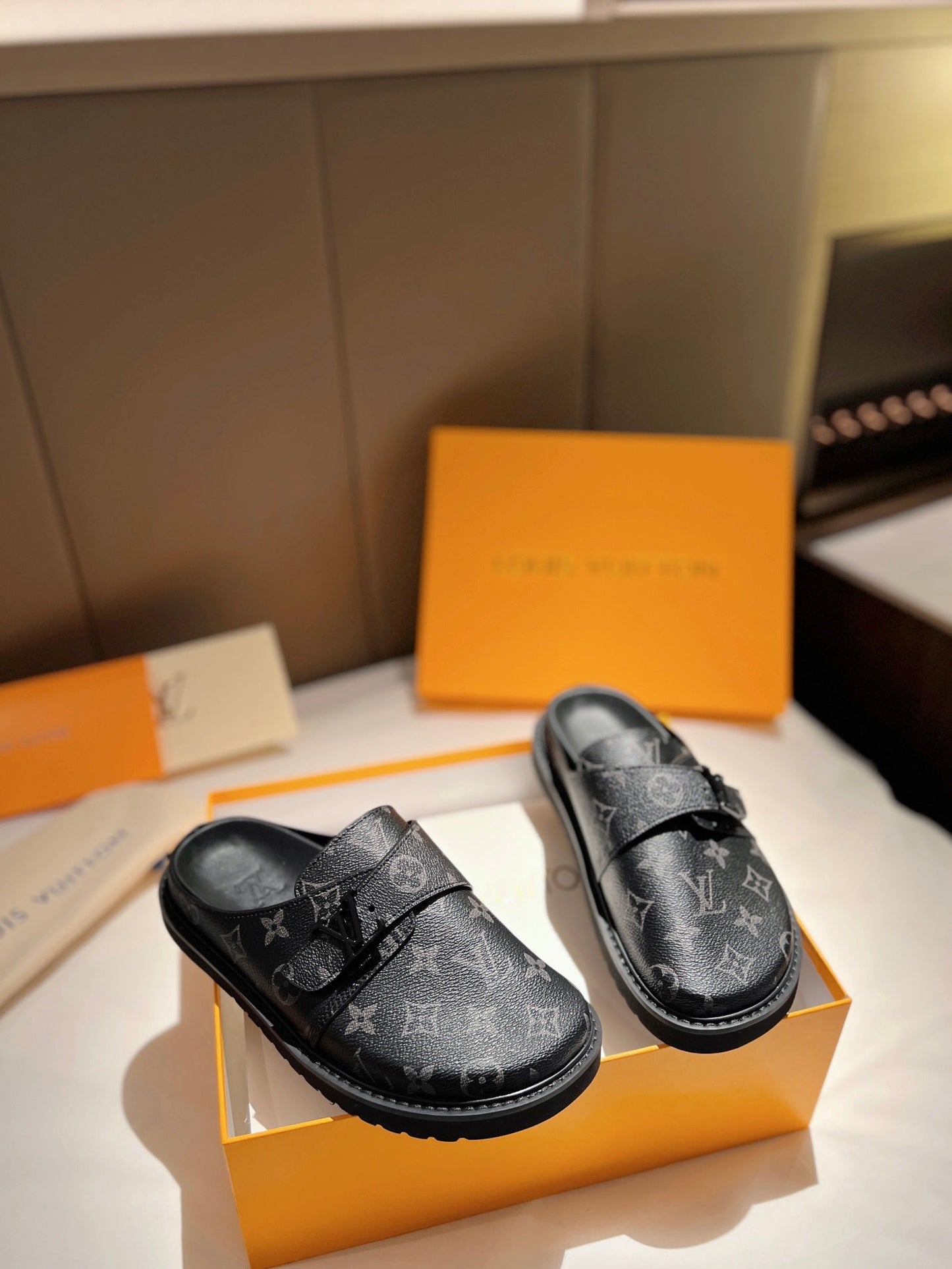 LV Latest Slippers
