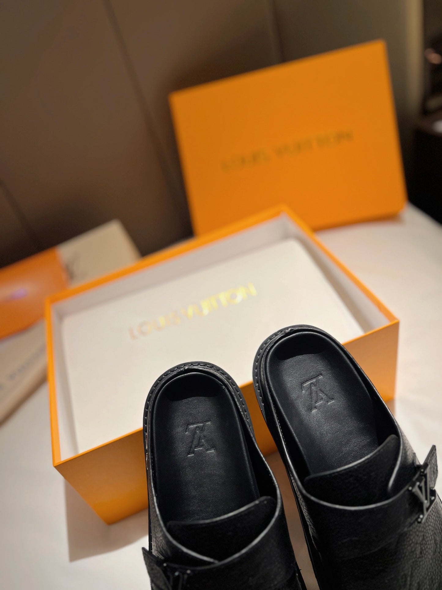LV Latest Slippers