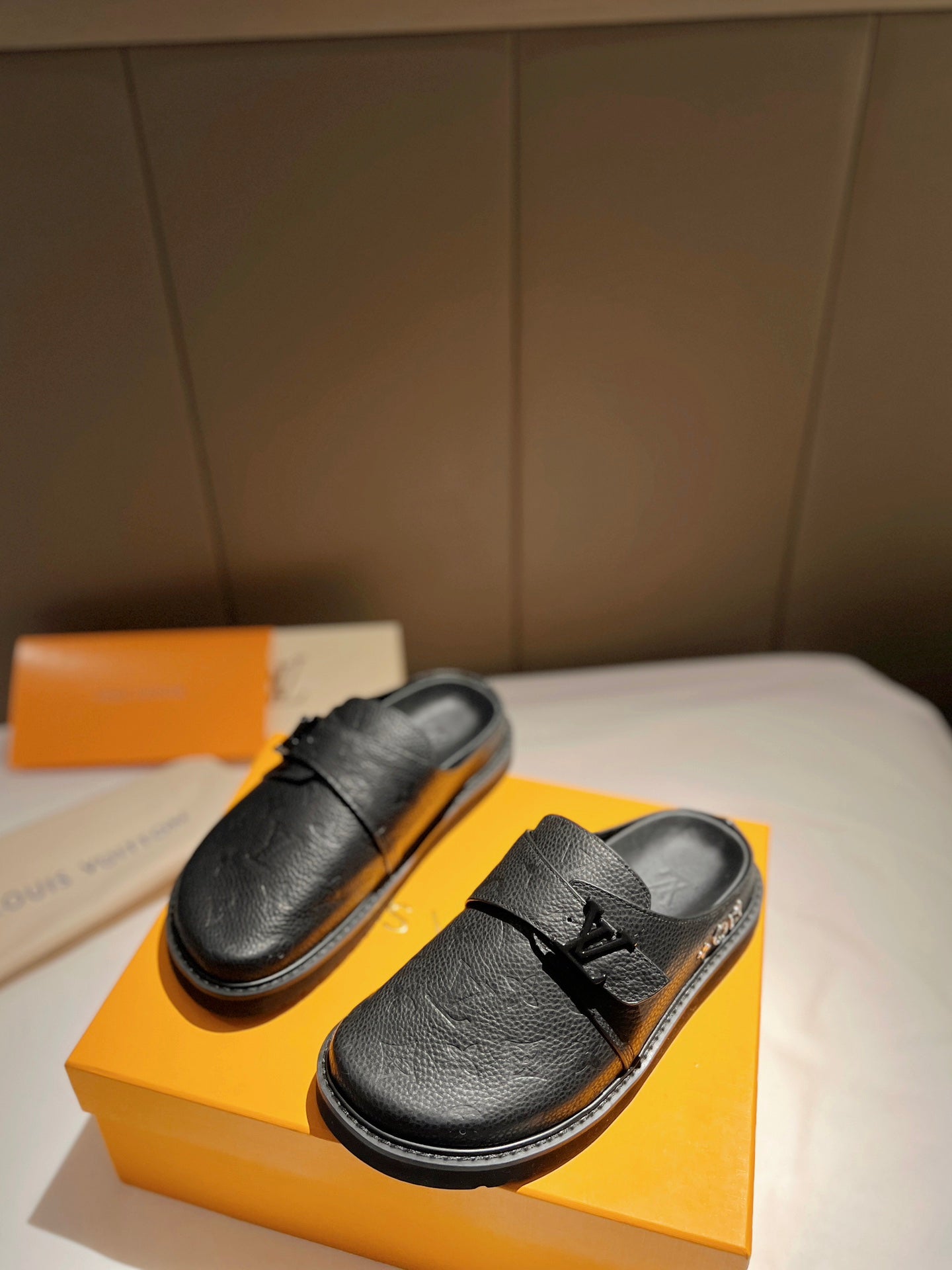 LV Latest Slippers