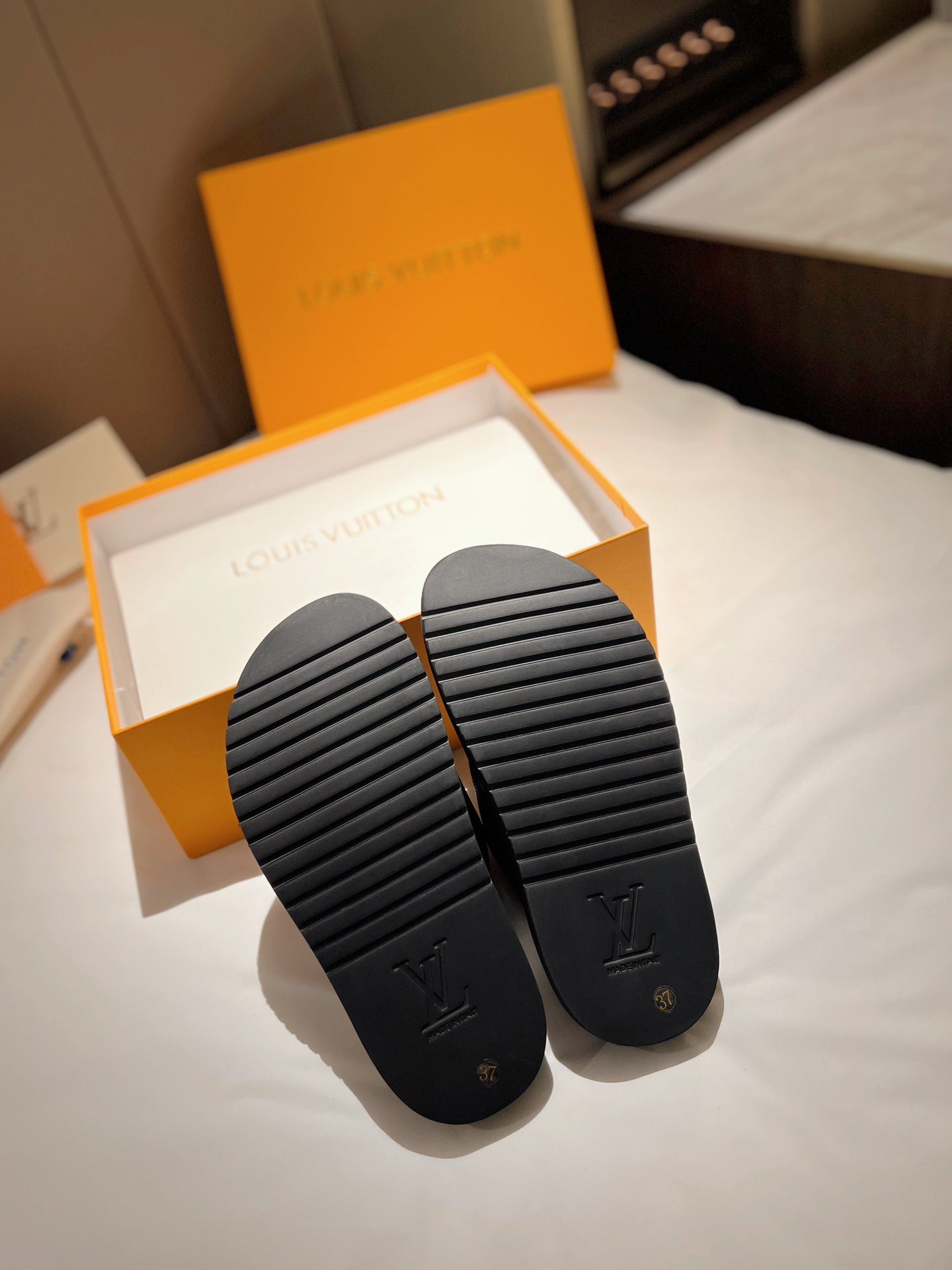 LV Latest Slippers