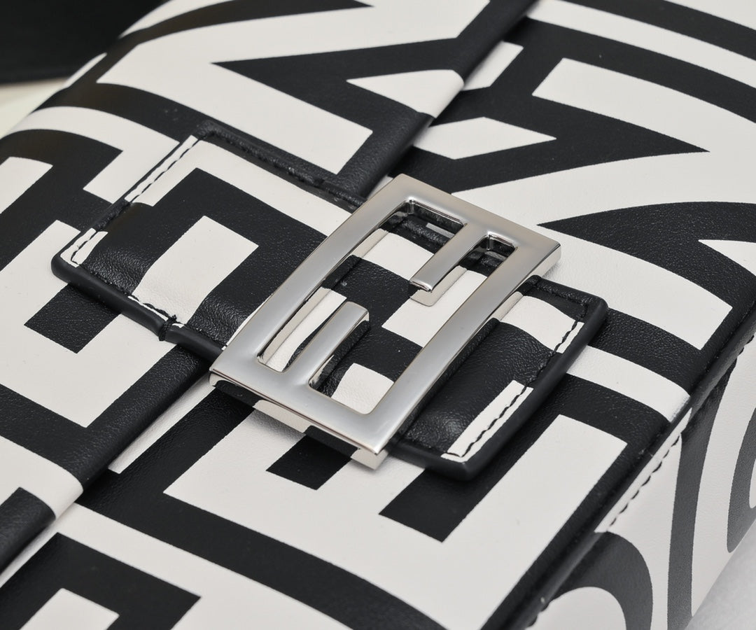 FENDI Baguette Bag