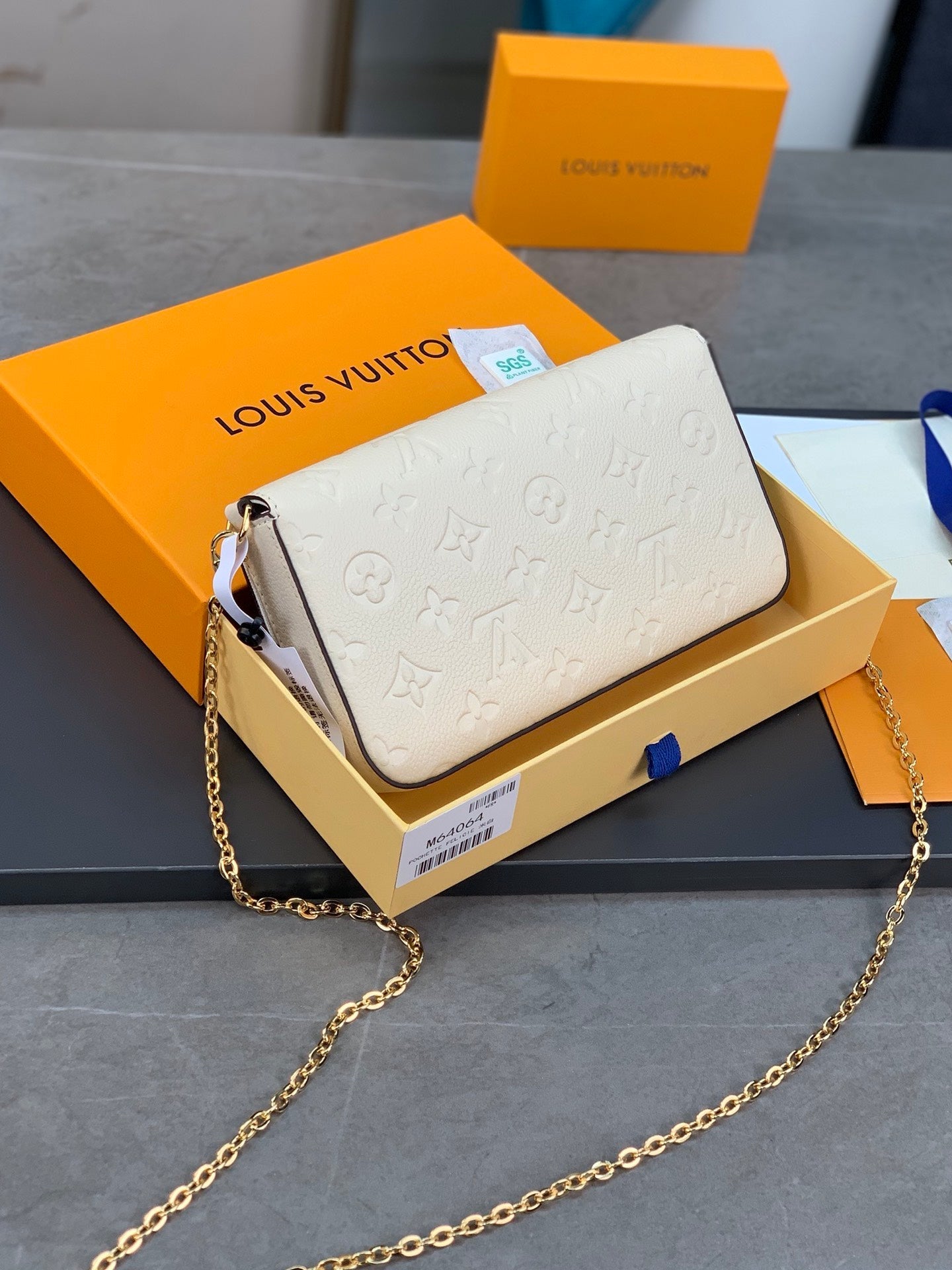 LV FÉLICIE POCHETTE Chain Bag