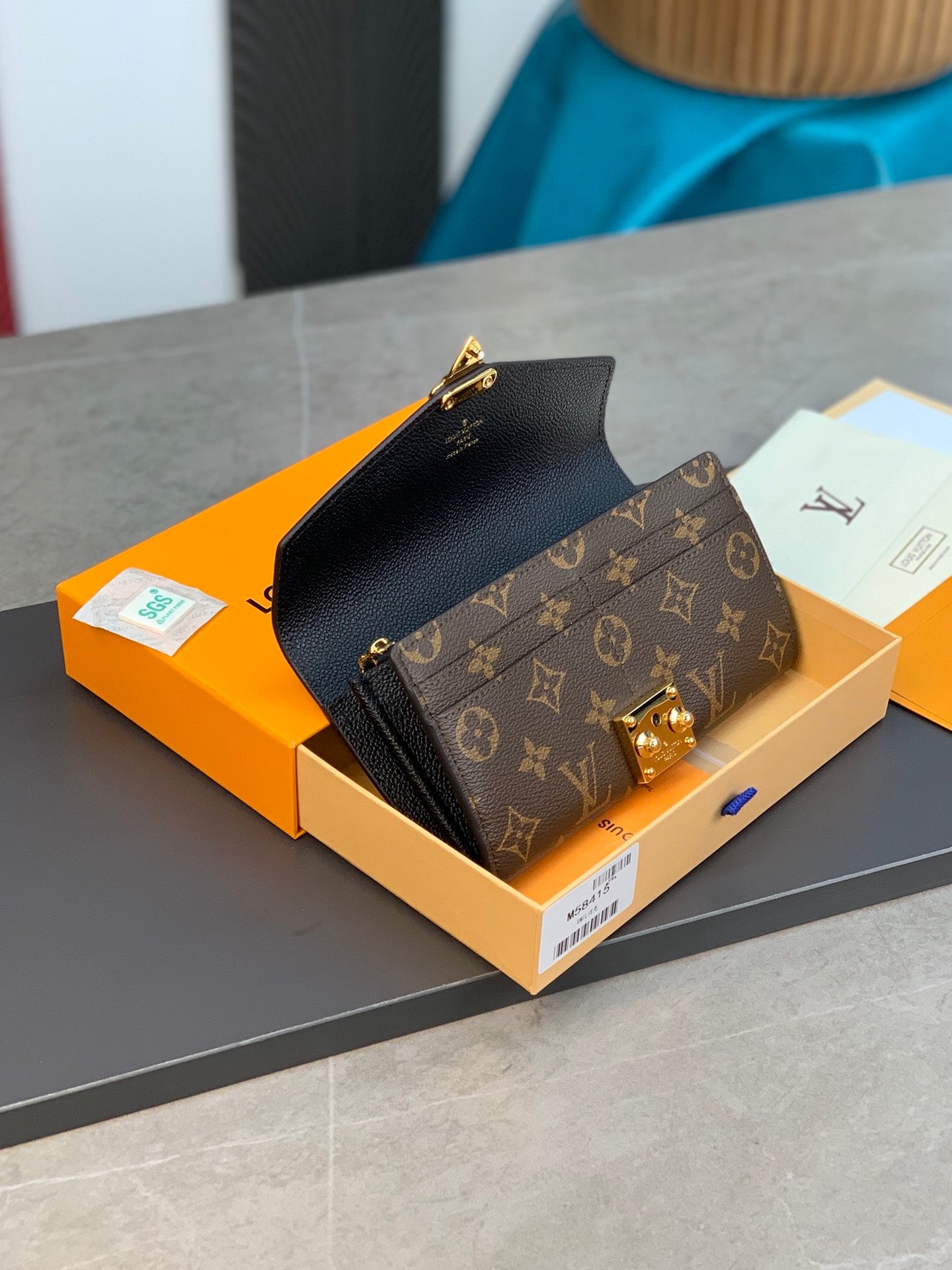 LV Versatile Pallas Wallet