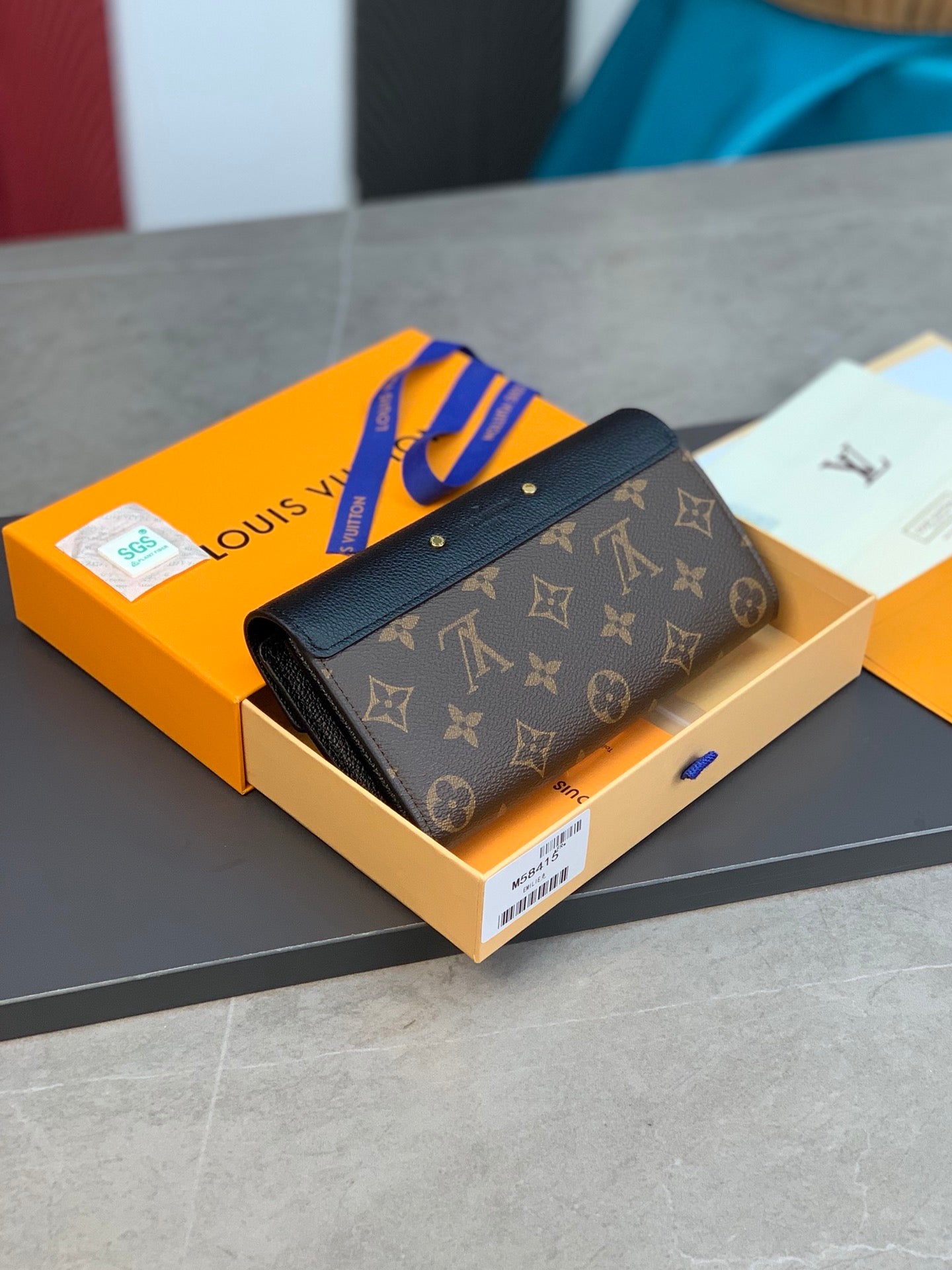 LV Versatile Pallas Wallet