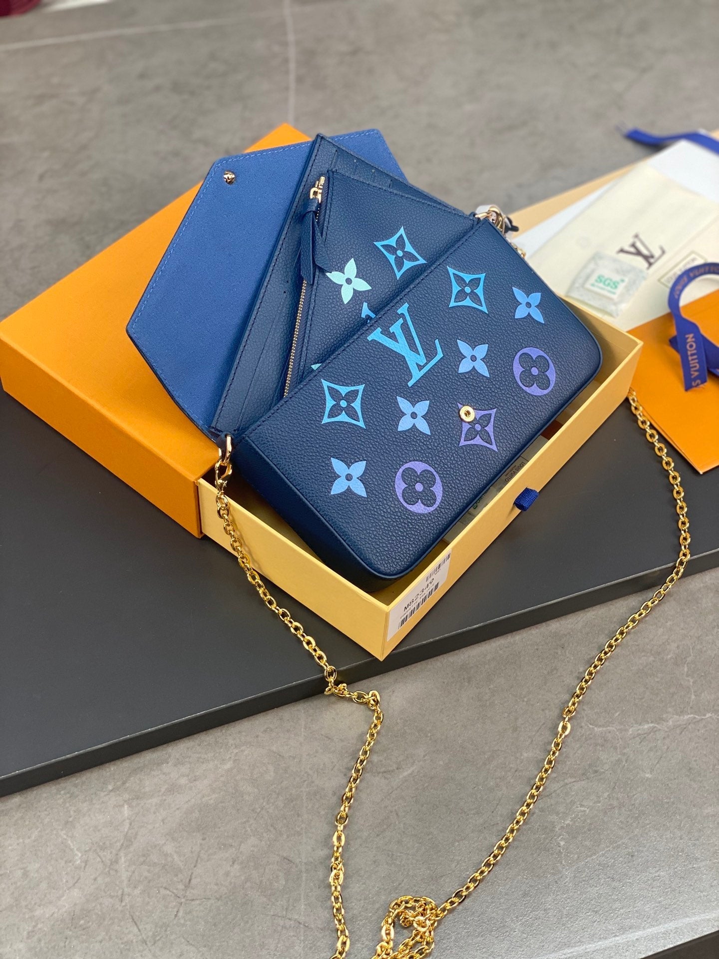 LV FÉLICIE POCHETTE Chain Bag