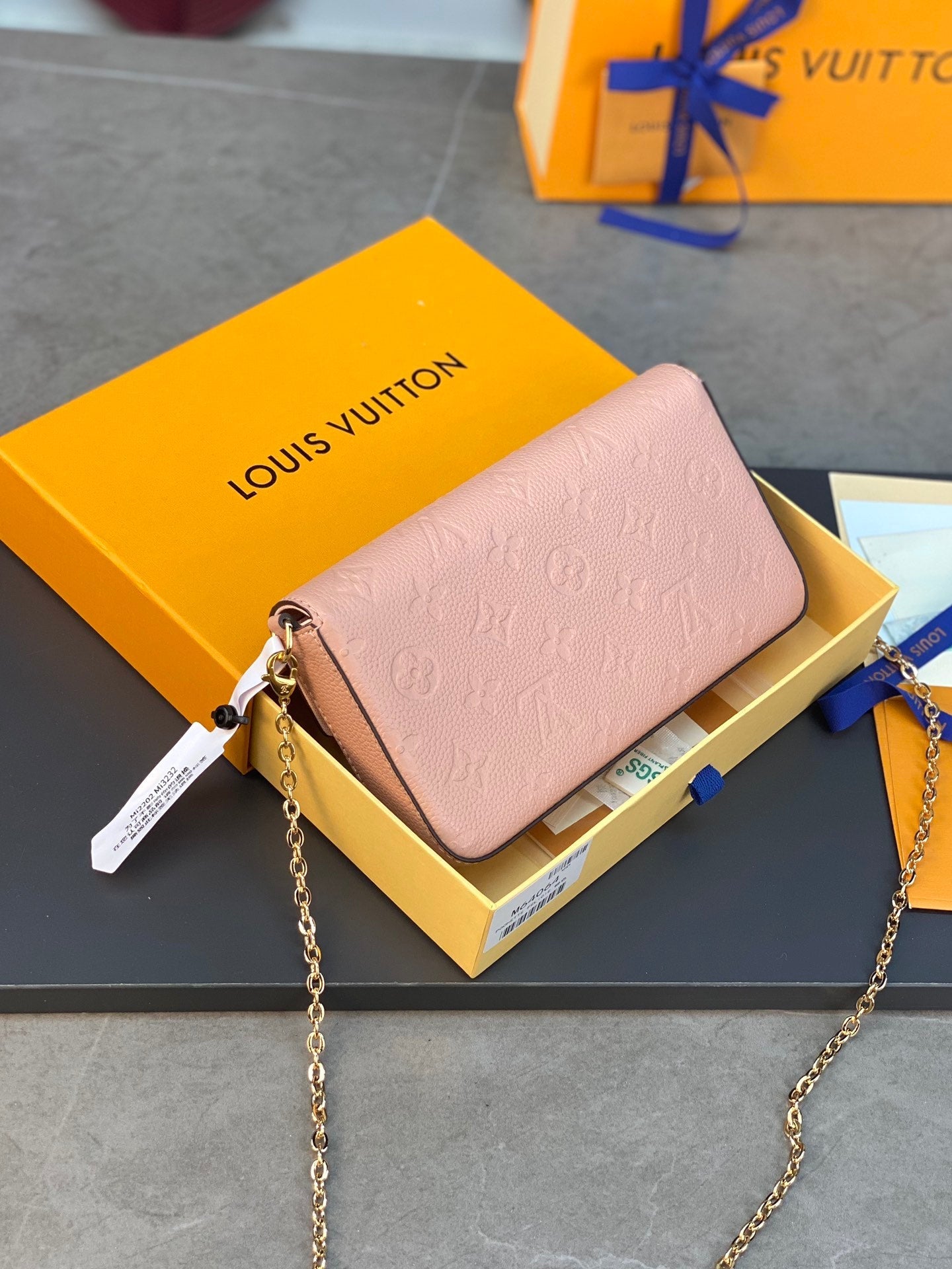 LV FÉLICIE POCHETTE Chain Bag