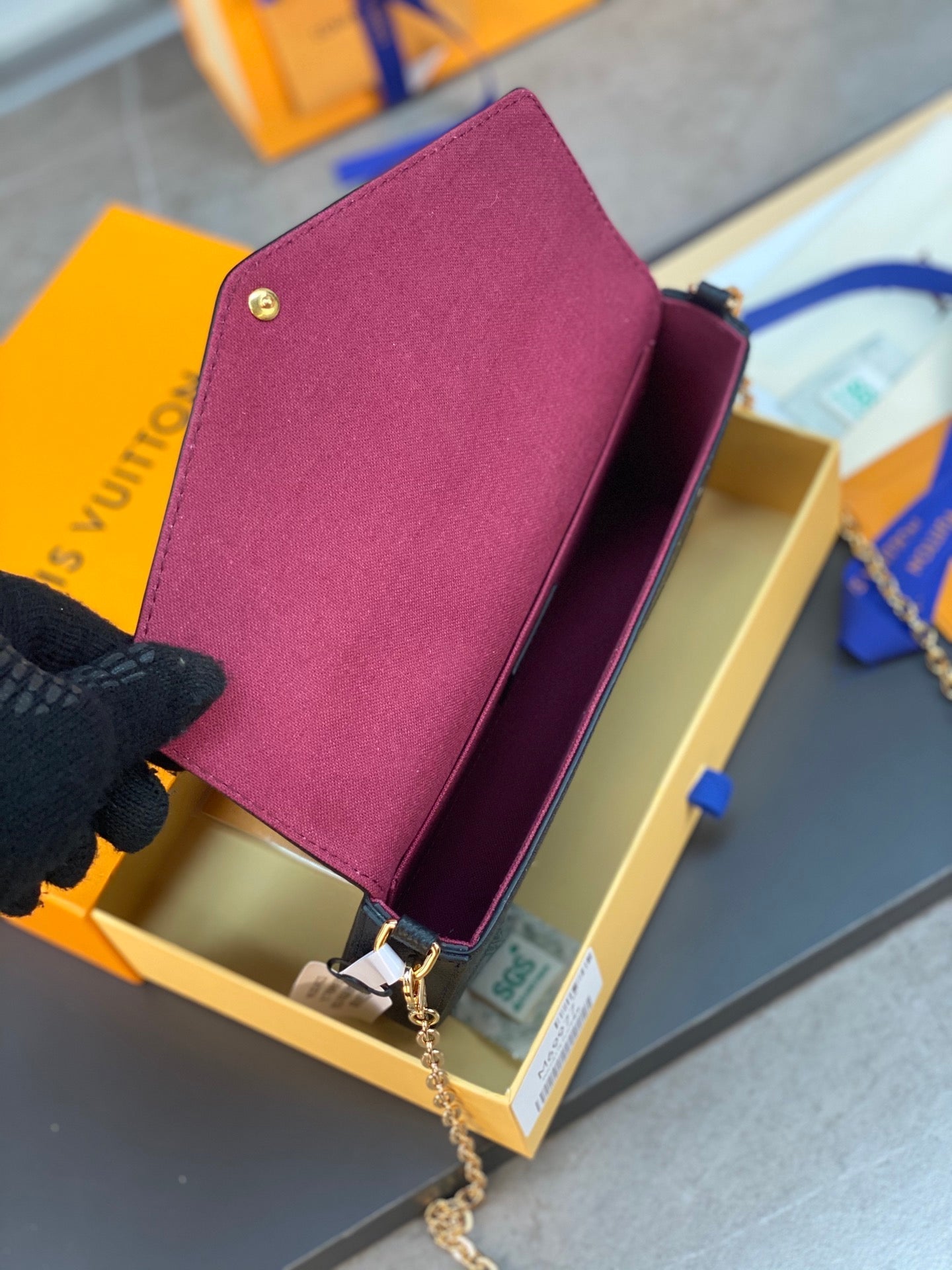 LV FÉLICIE POCHETTE Chain Bag