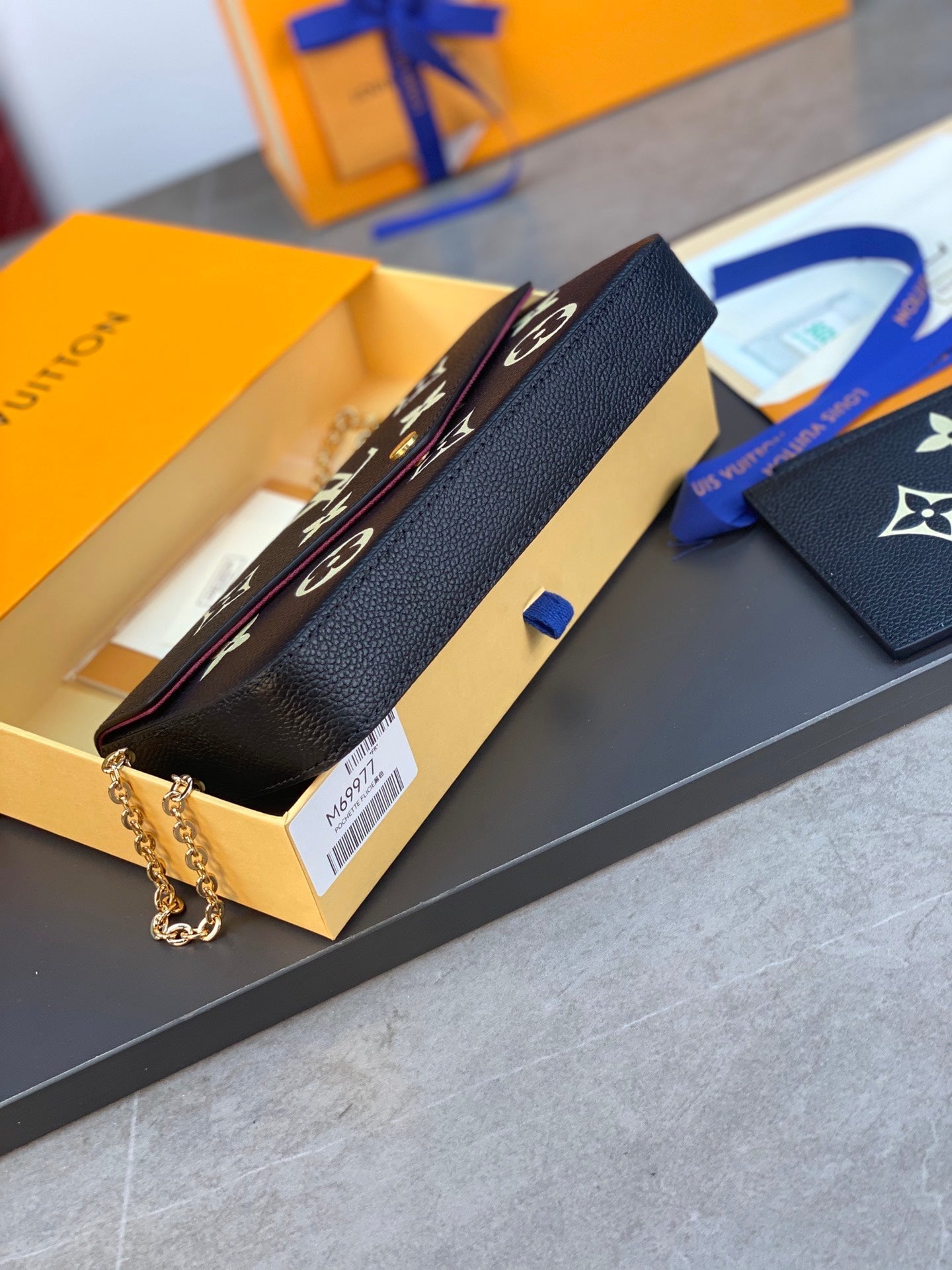 LV FÉLICIE POCHETTE Chain Bag