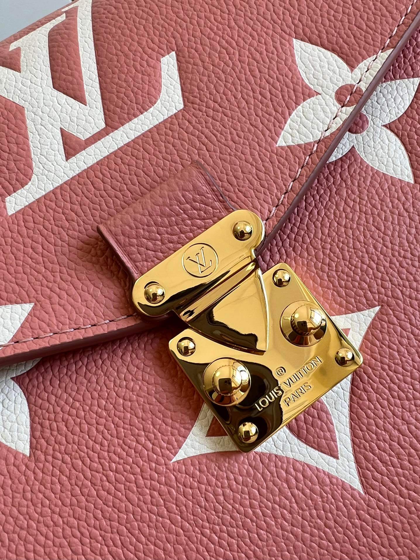 LV Pochette Métis Trianon Pink/Cream Bag