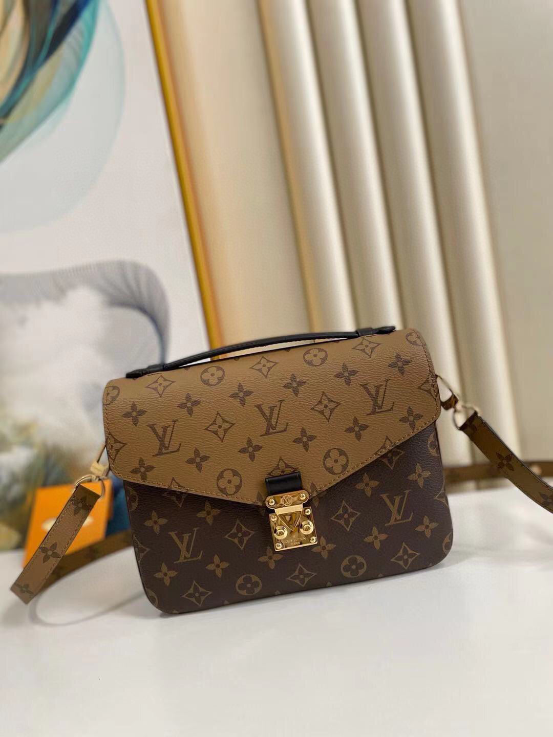 LV Pochette Metis