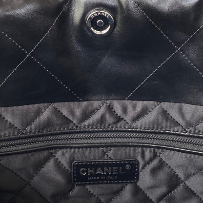 Chanel 22 Shopping Bag