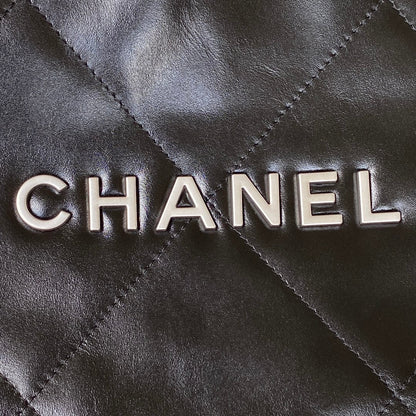 Chanel 22 Shopping Bag