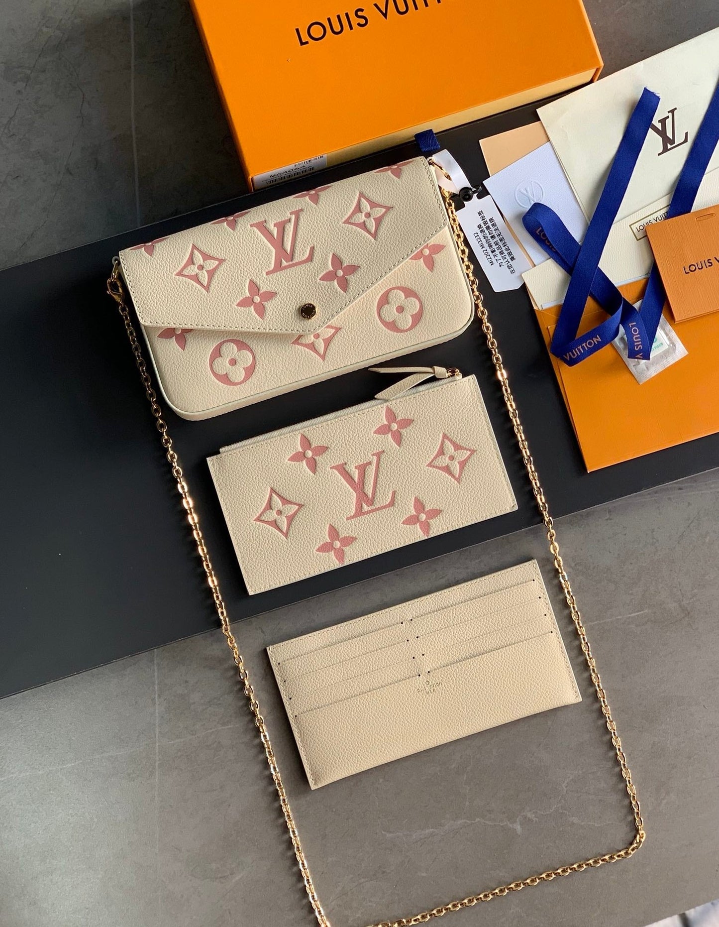 LV FÉLICIE POCHETTE Chain Bag