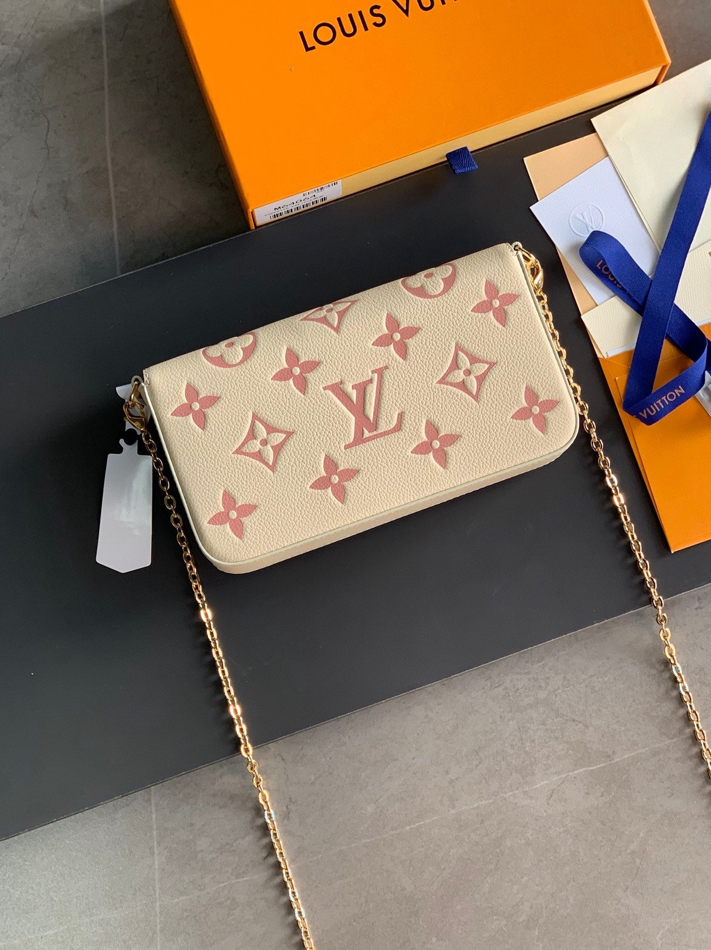 LV FÉLICIE POCHETTE Chain Bag