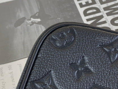 LV S Lock A4 Pouch