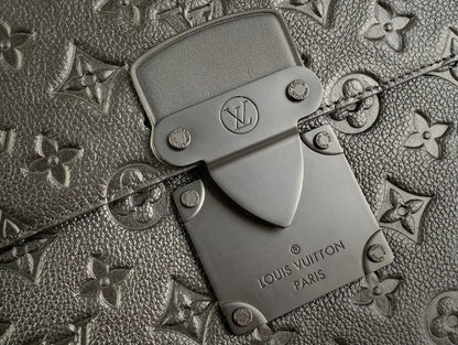 LV S Lock A4 Pouch