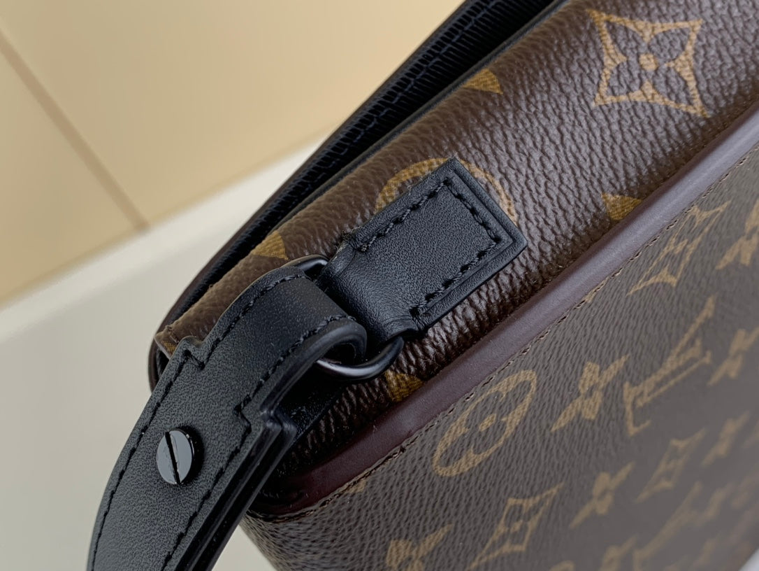 LV S Lock A4 Pouch