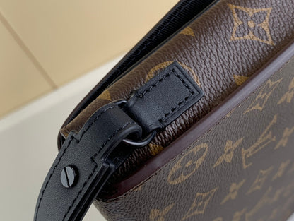 LV S Lock A4 Pouch