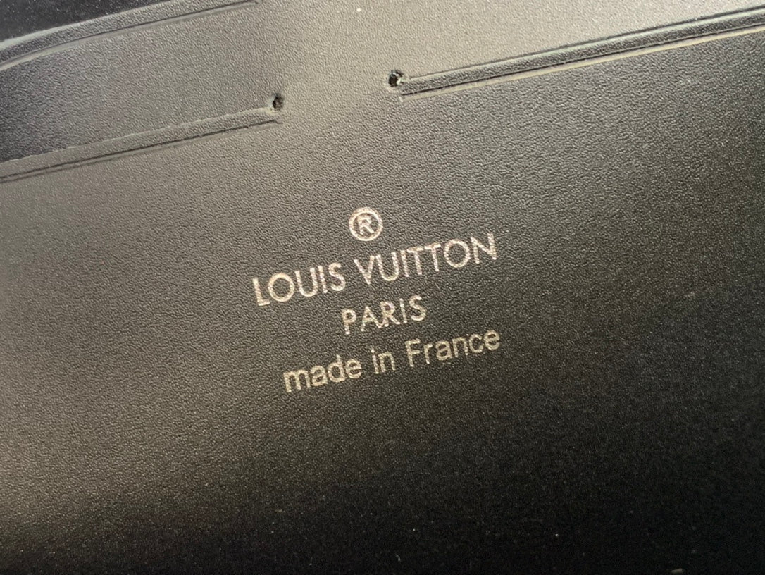 LV S Lock A4 Pouch