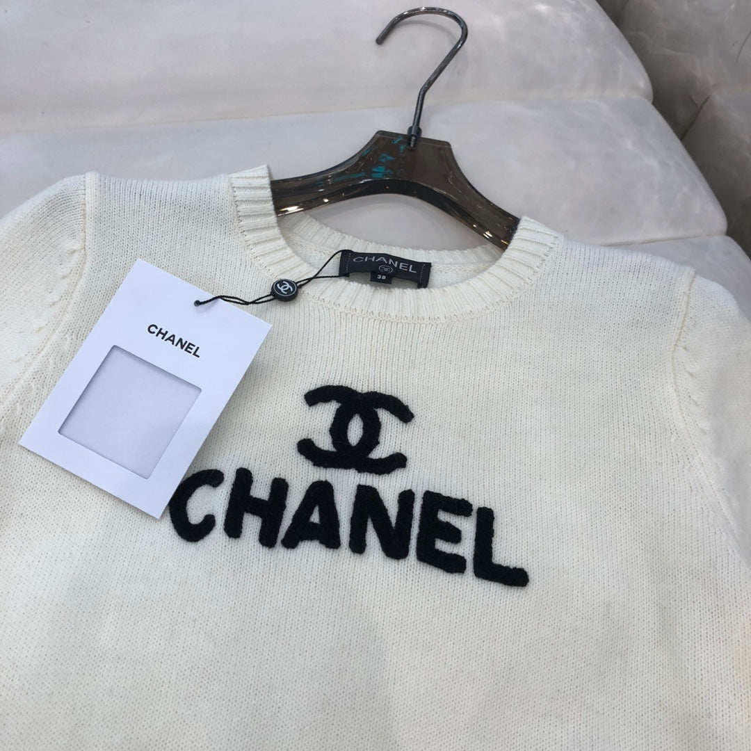 CHANEL New Short-Sleeved Knitted Top