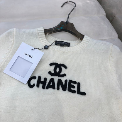 CHANEL New Short-Sleeved Knitted Top