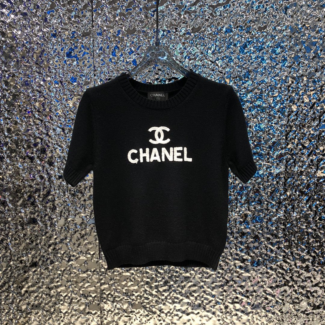 CHANEL New Short-Sleeved Knitted Top
