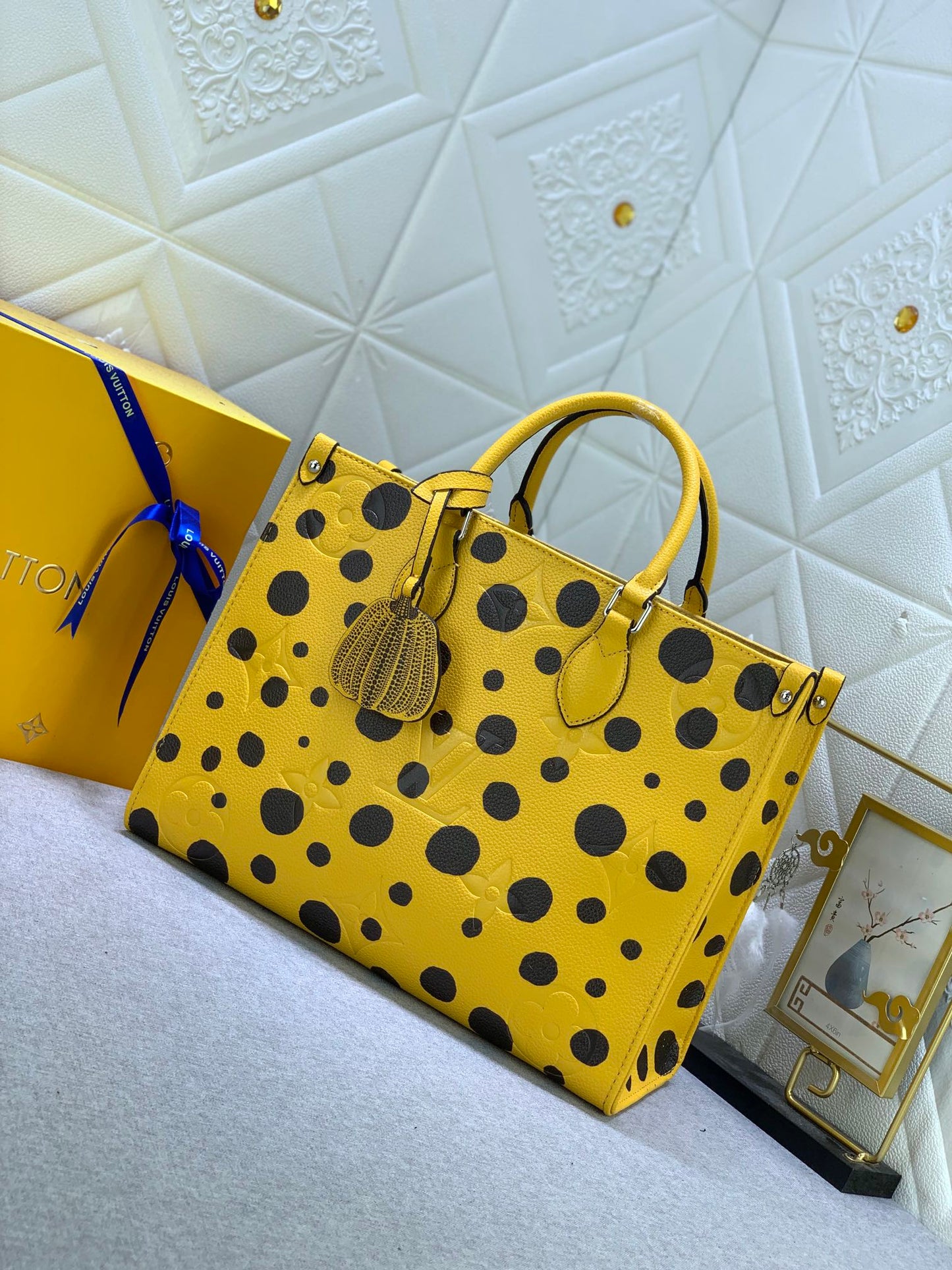 LV ONTHEGO Bag