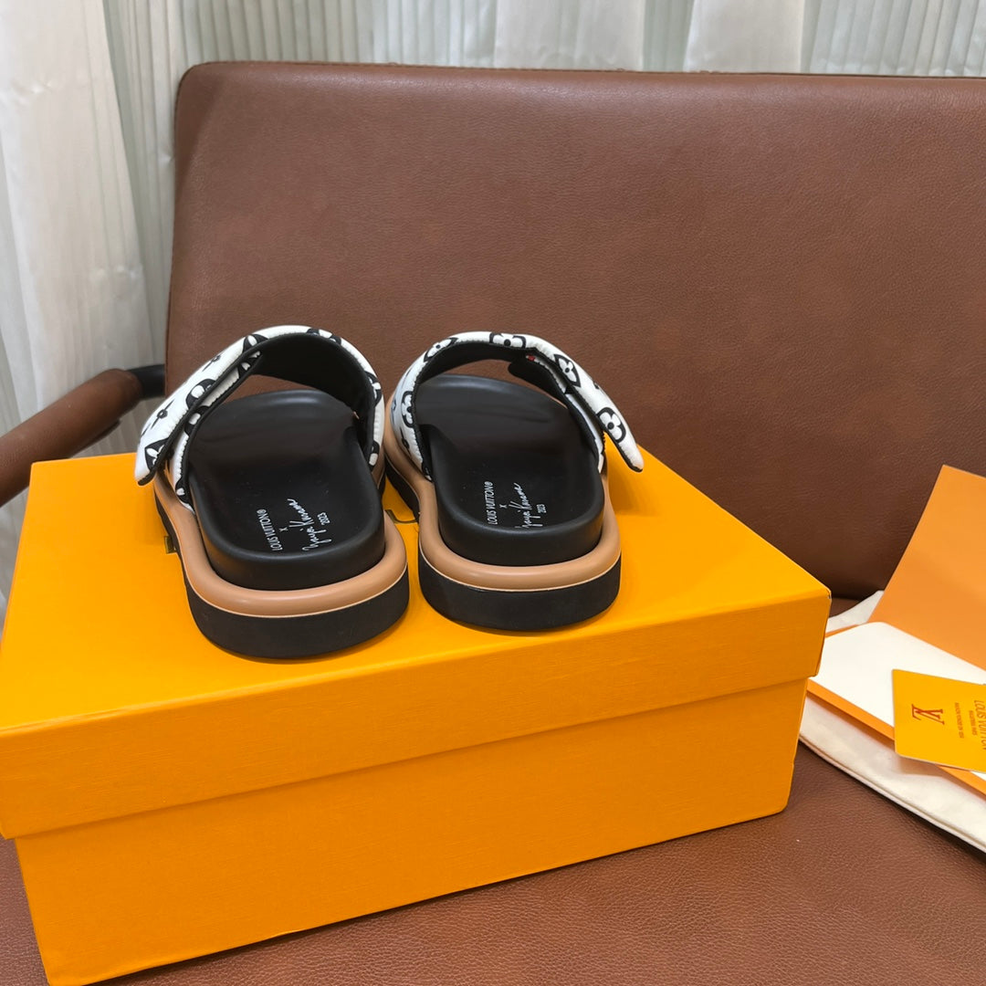 LV Latest Embossed Slippers