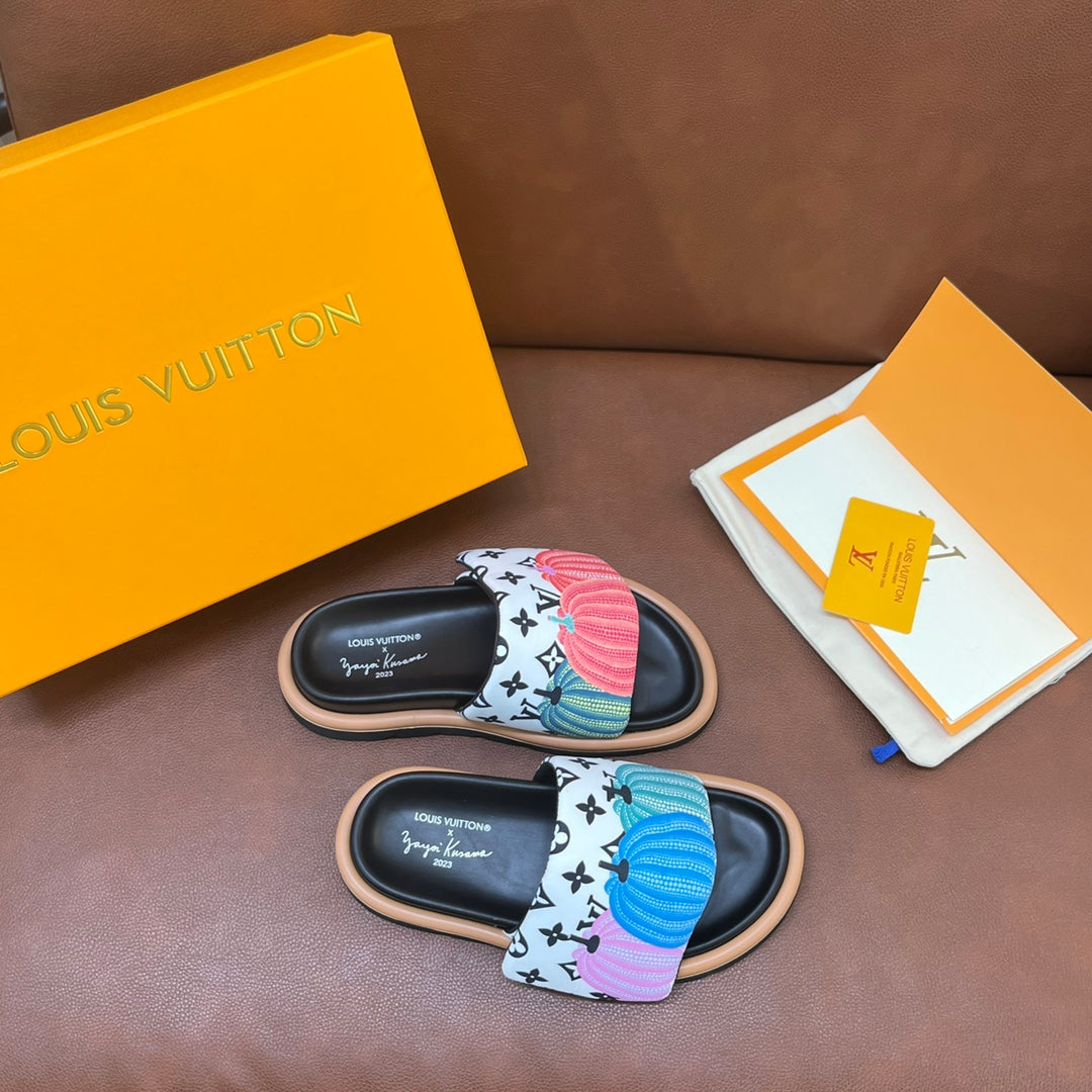LV Latest Embossed Slippers