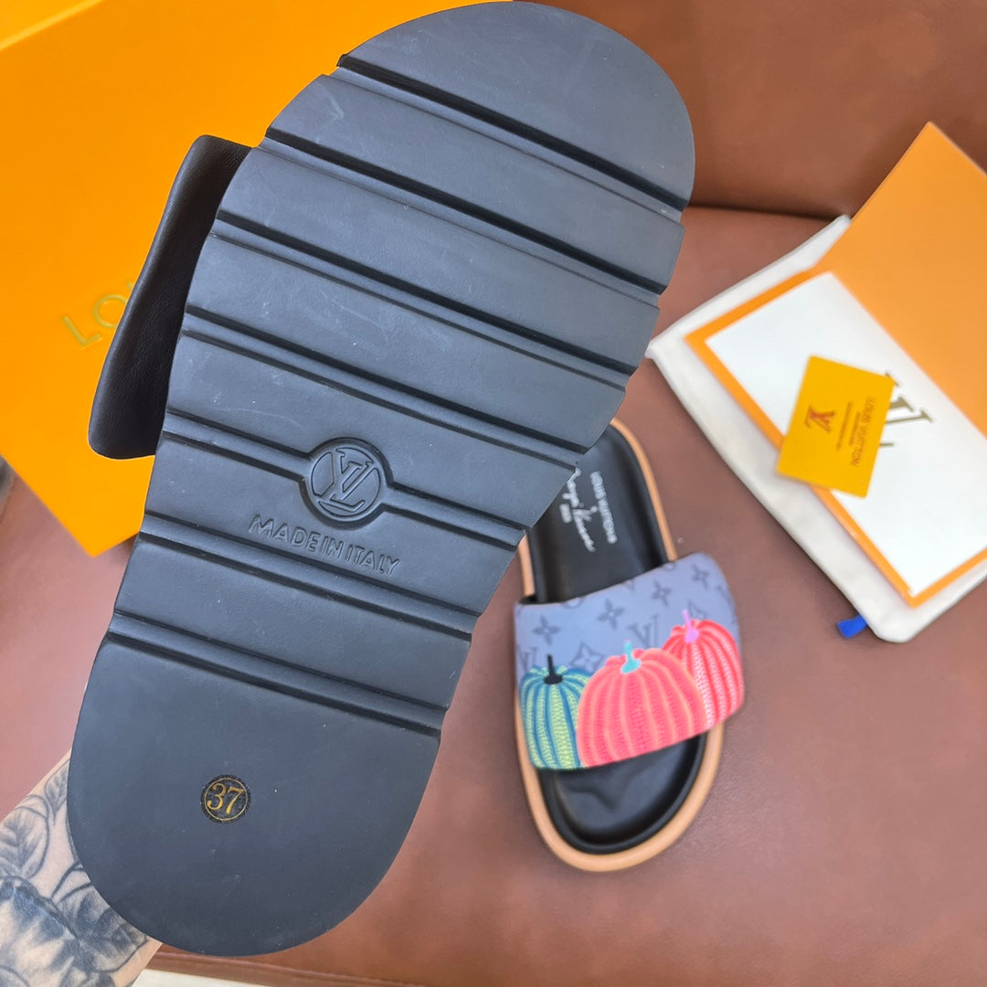 LV Latest Embossed Slippers