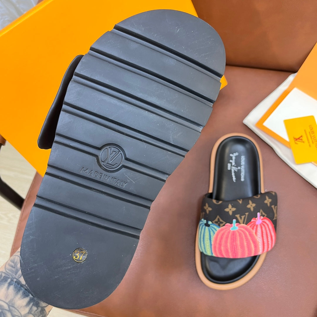 LV Latest Embossed Slippers