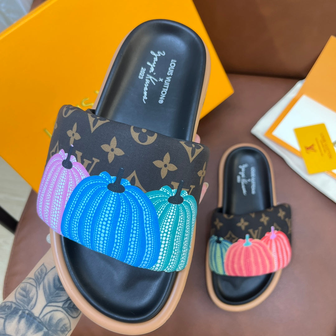 LV Latest Embossed Slippers