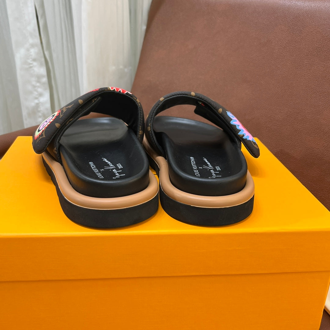 LV Latest Embossed Slippers