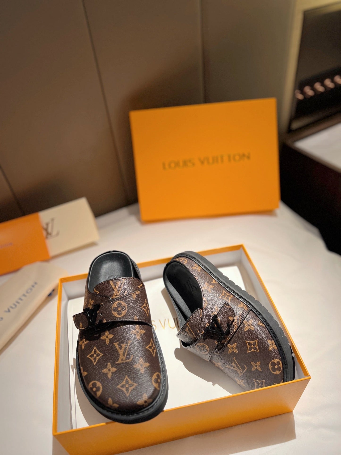 LV Latest Slippers