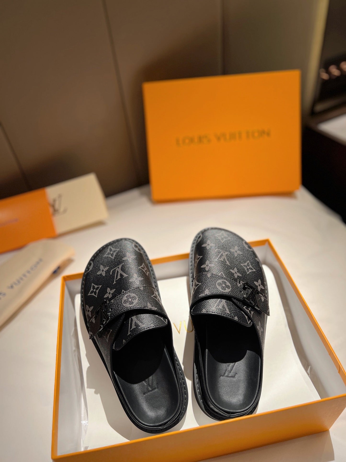 LV Latest Slippers