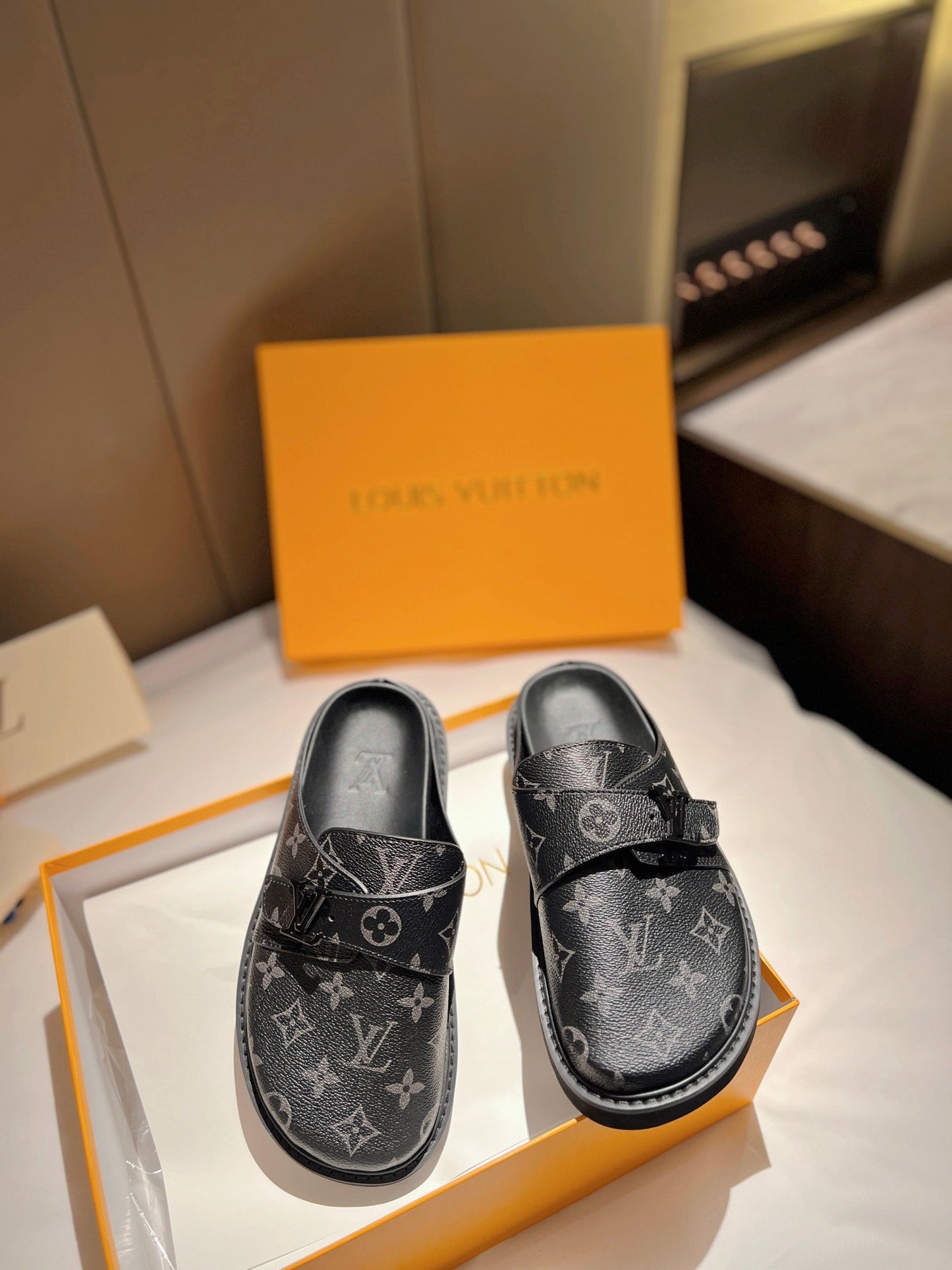 LV Latest Slippers