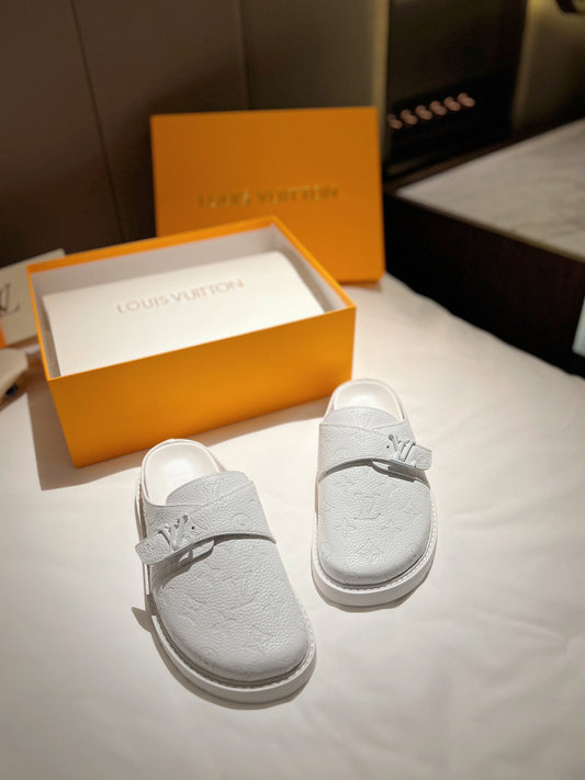 LV Latest Slippers