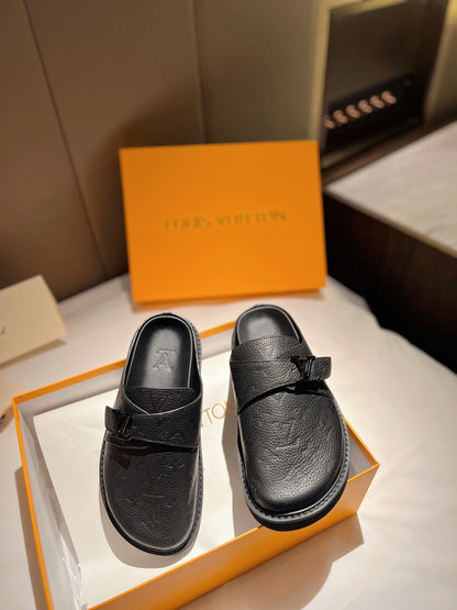 LV Latest Slippers