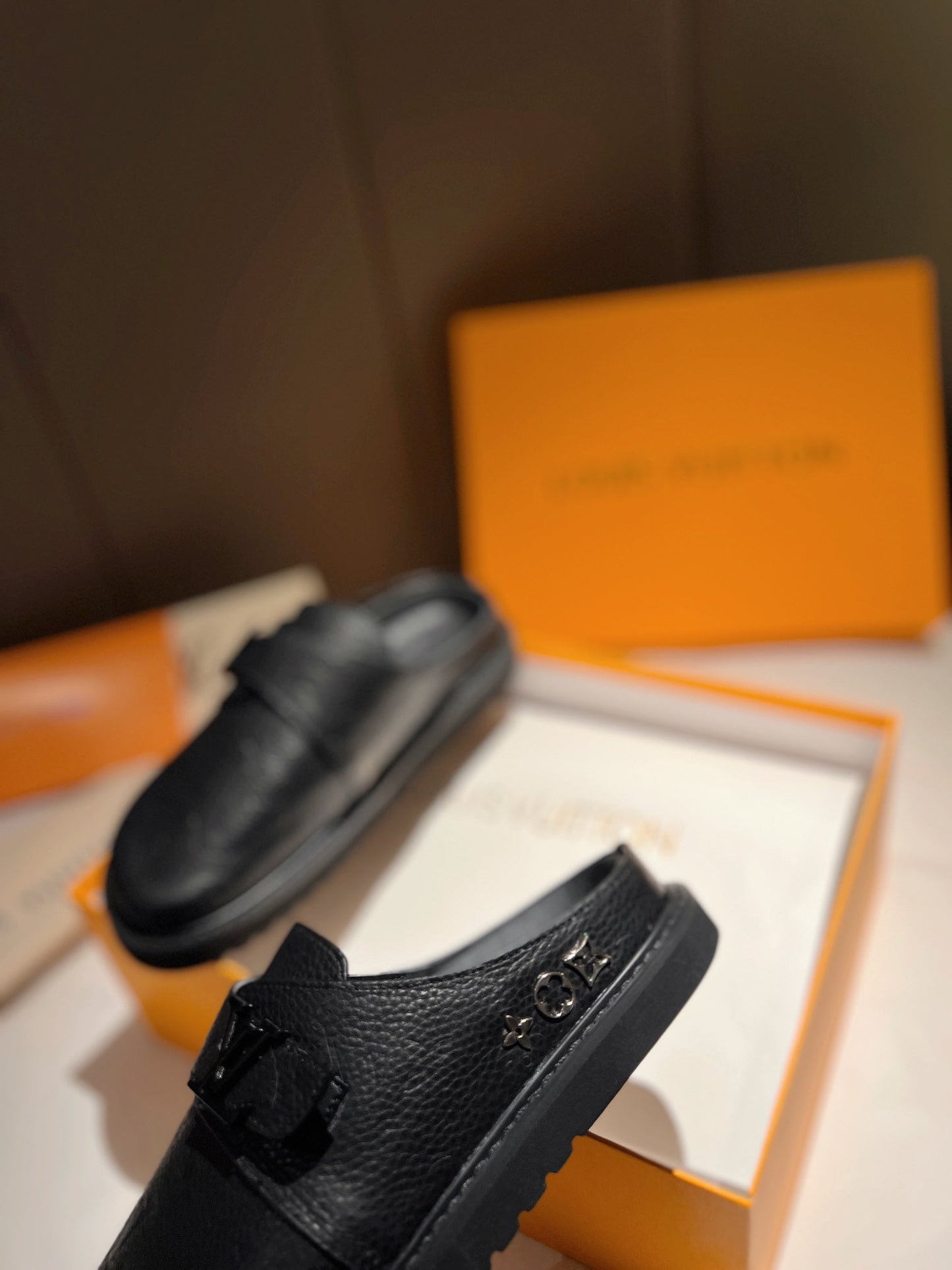 LV Latest Slippers