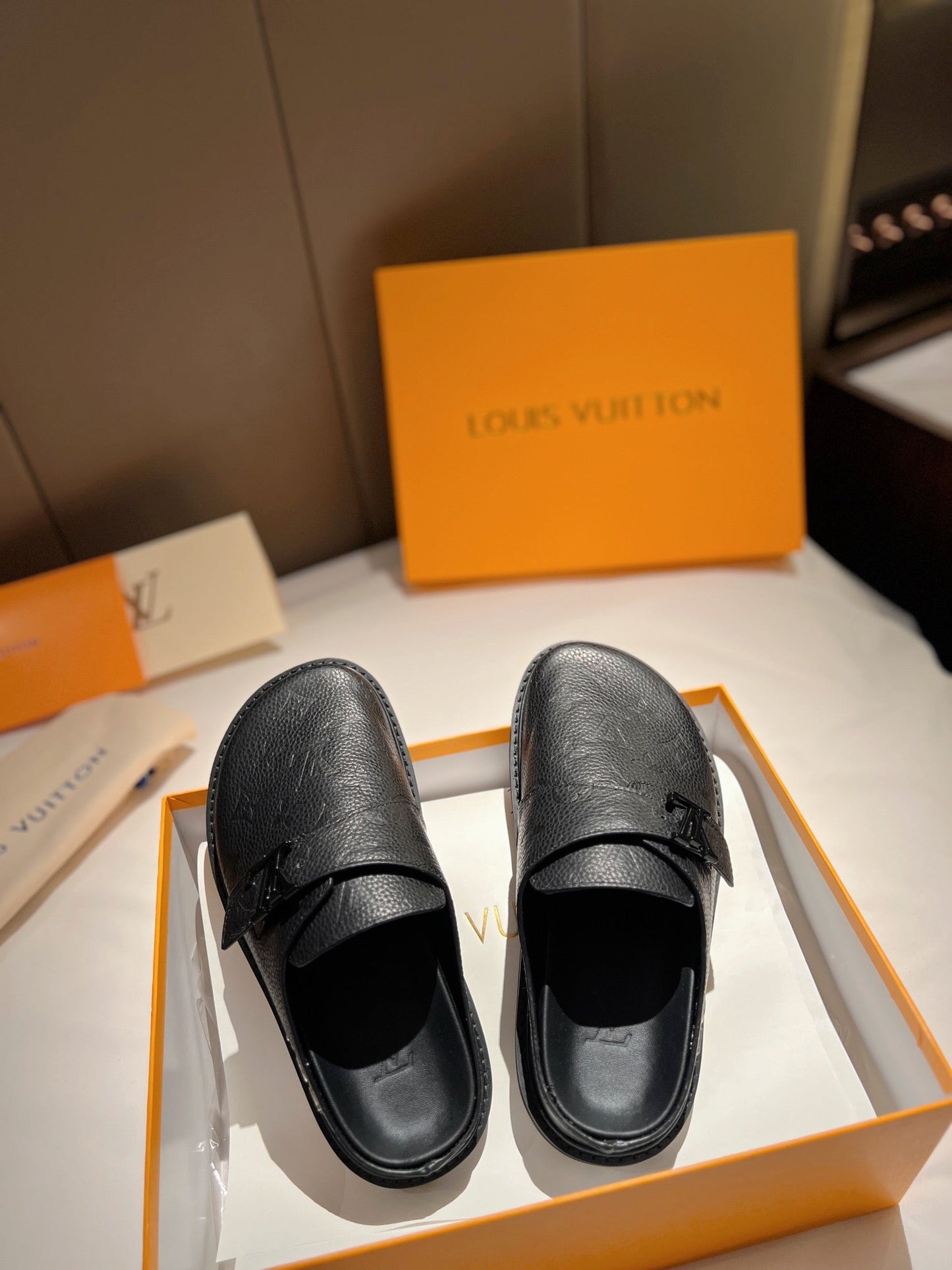 LV Latest Slippers