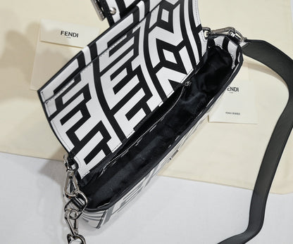 FENDI Baguette Bag