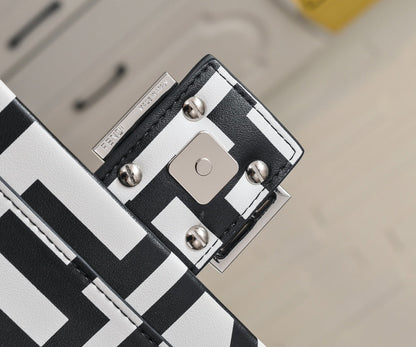 FENDI Baguette Bag