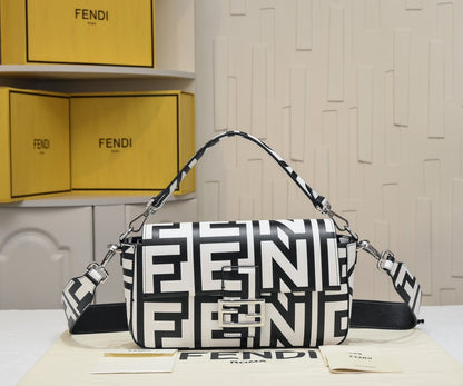FENDI Baguette Bag