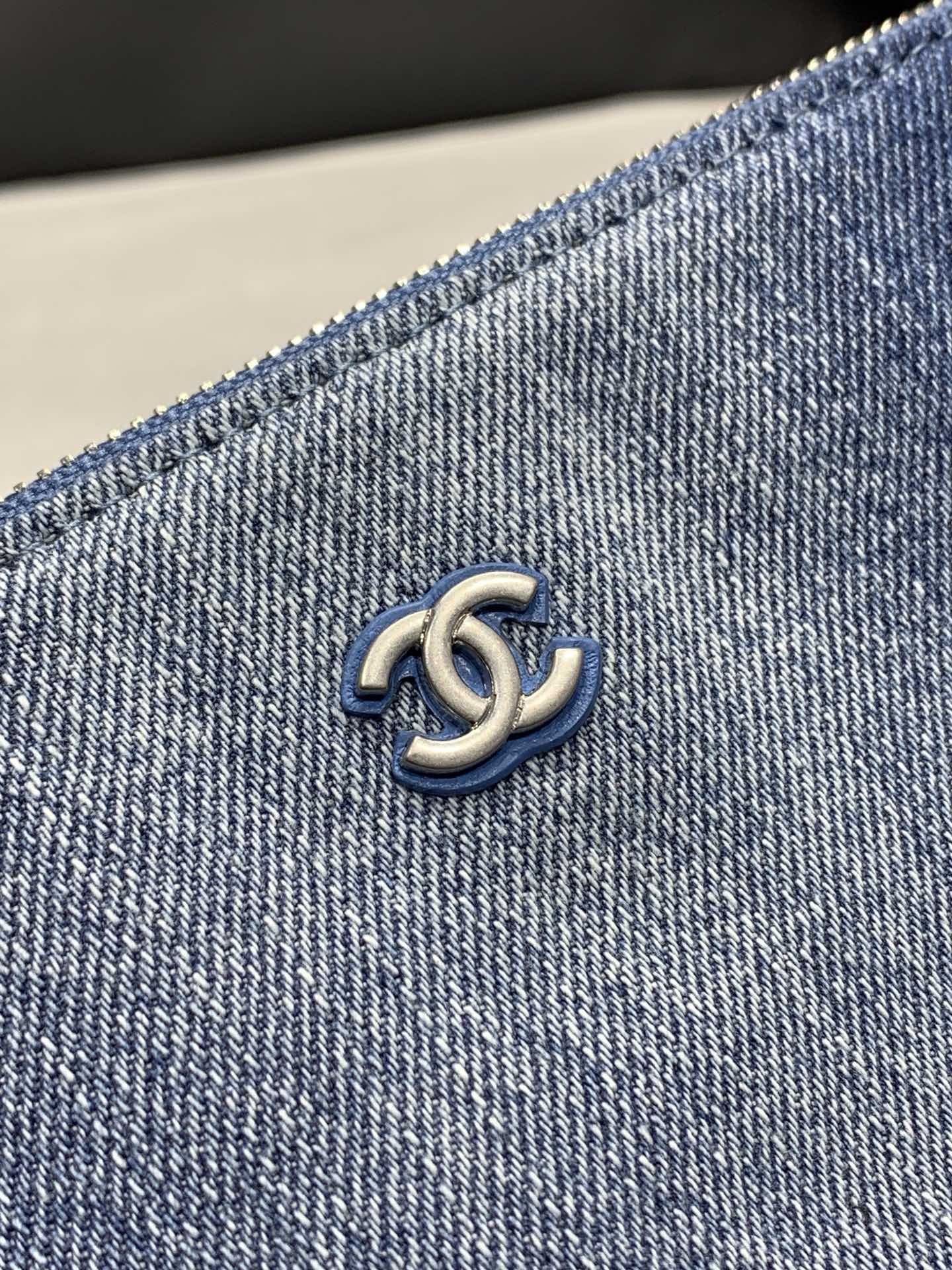 Chanel 22 Shopping Bag