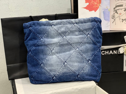 Chanel 22 Shopping Bag