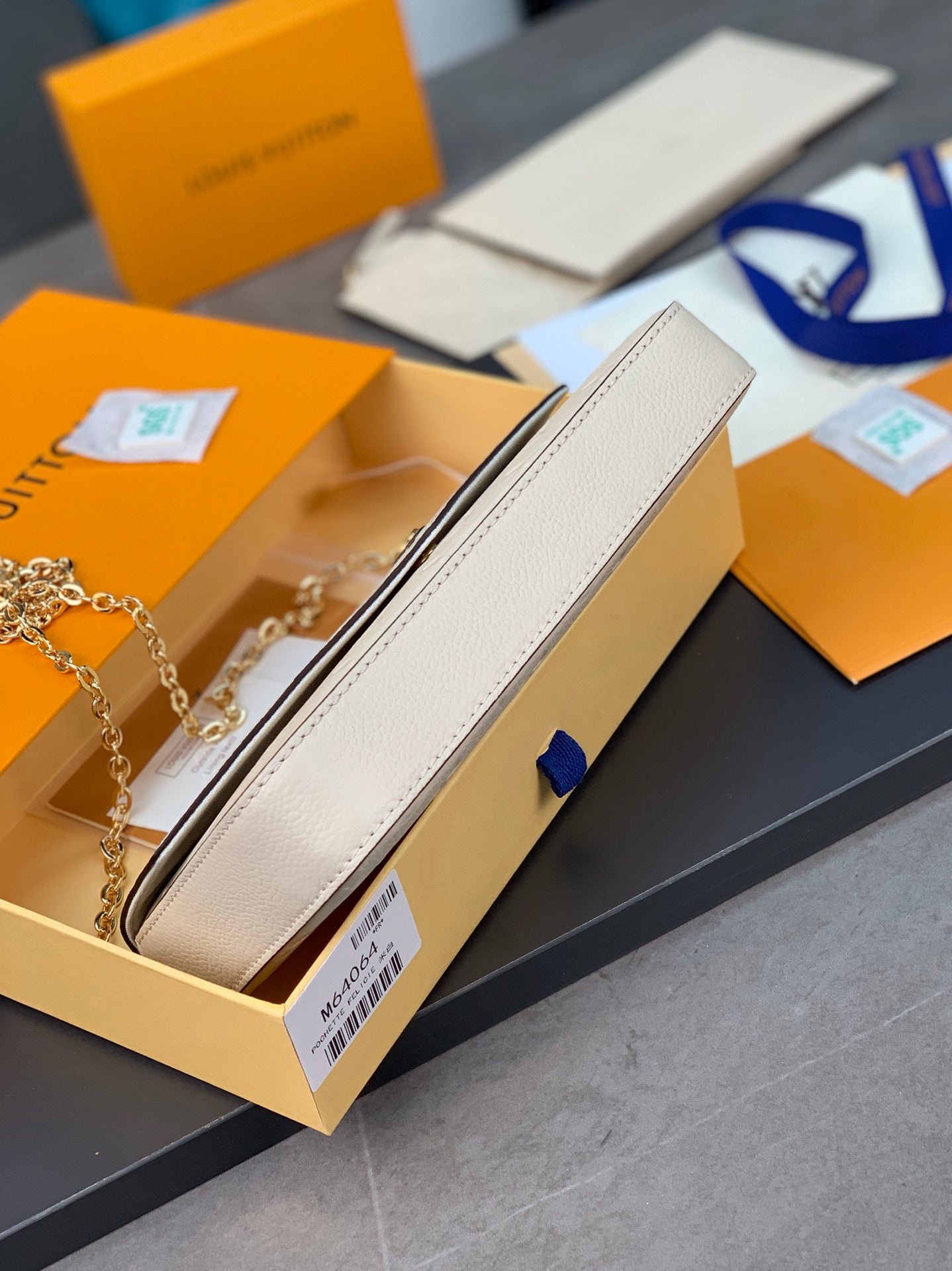 LV FÉLICIE POCHETTE Chain Bag